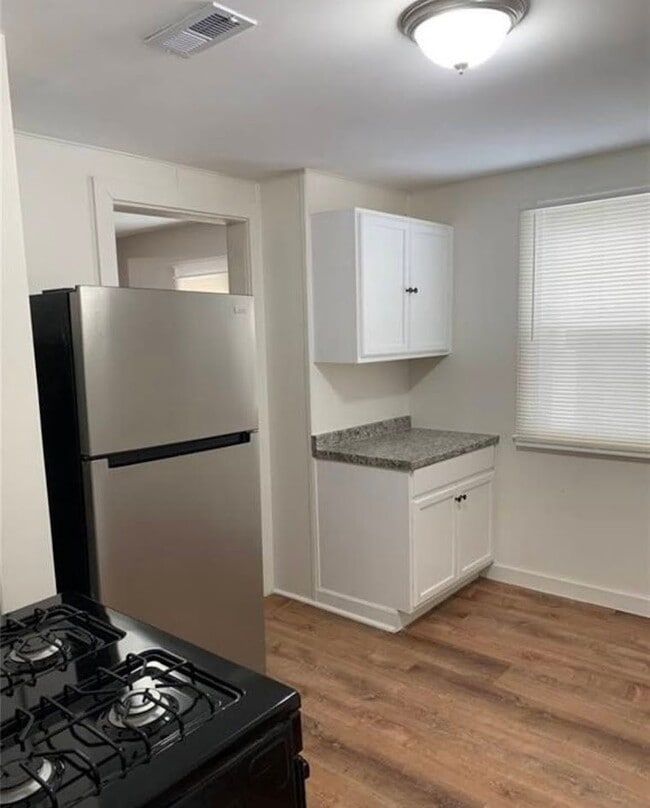 1445 Yates St Unit Lower