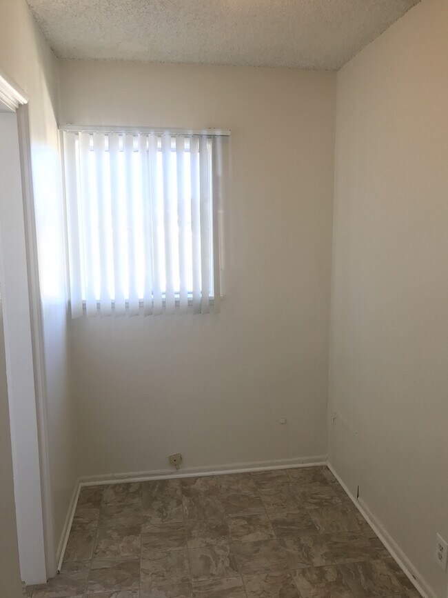 11526 S Inglewood Ave Unidad D