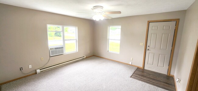 Living Room - 732 S Griffith Ave