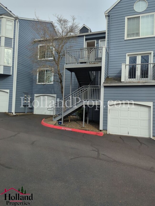 Building Photo - Great NW Portland Condo in Rock Creek ready for you!