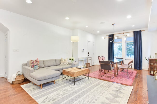 Living room - 15 Grant Cir NW Unidad 2