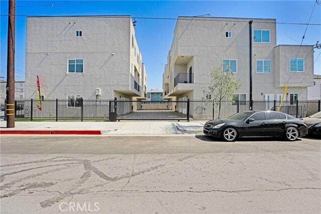 Photo - 11950 Vanowen St