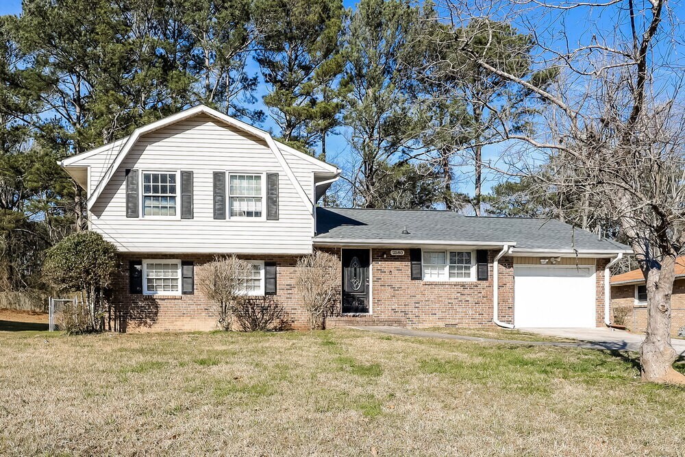 Photo - 2580 Foxlair Trail