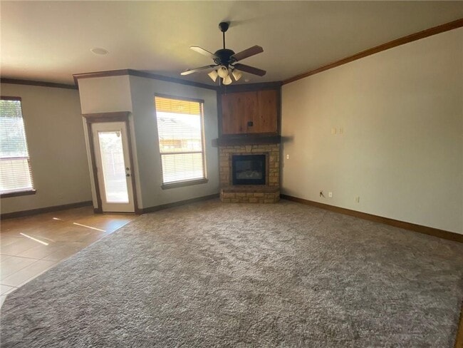 Photo - 616 Sally Ct