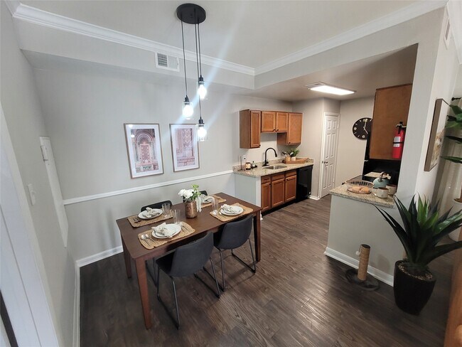 Building Photo - 7250 W Greens Rd Unit 212