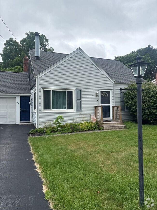Building Photo - Charming 3-Bed, 1.5 Bath Home in Peaceful ...