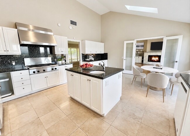 16972 Oak View Dr