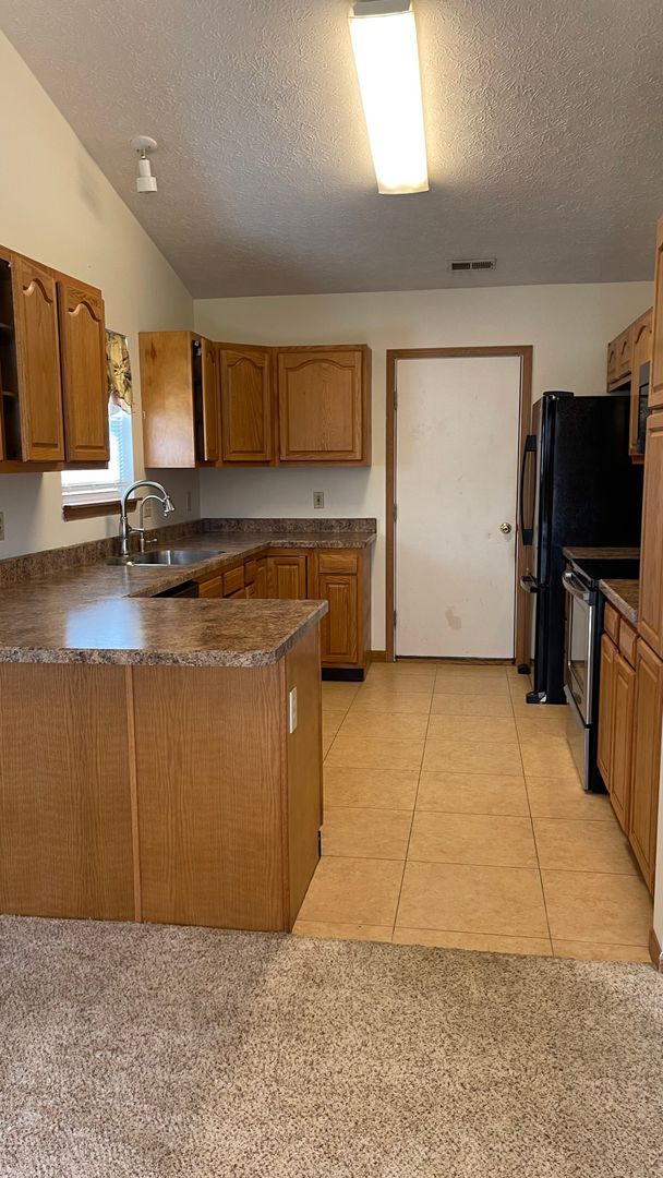 Building Photo - Saddlebrook Estates...3 Bedroom 2 Baths