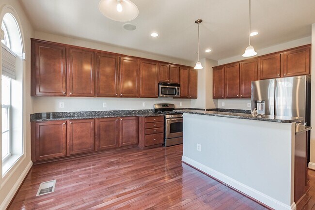 Photo - 513 Girard St