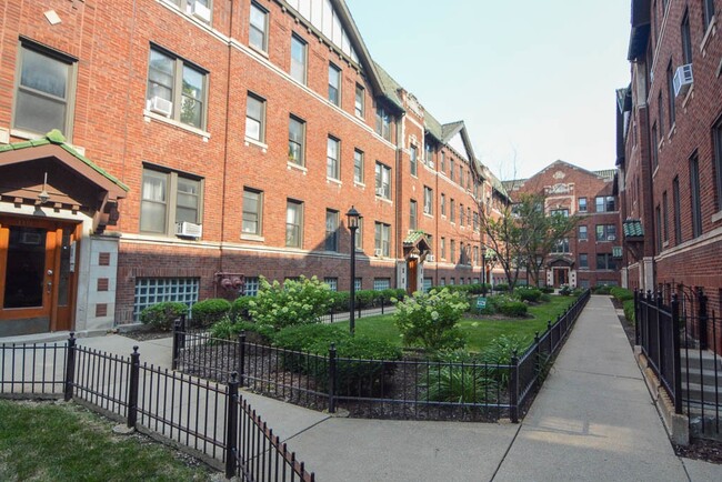 Building Photo - 3300 W Schubert Ave Rental