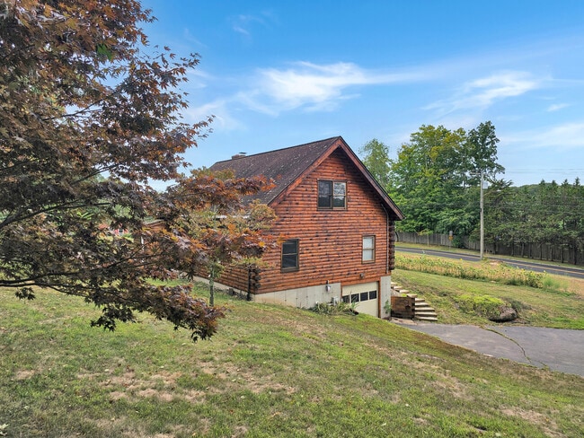 Photo - 698 Leetes Island Rd