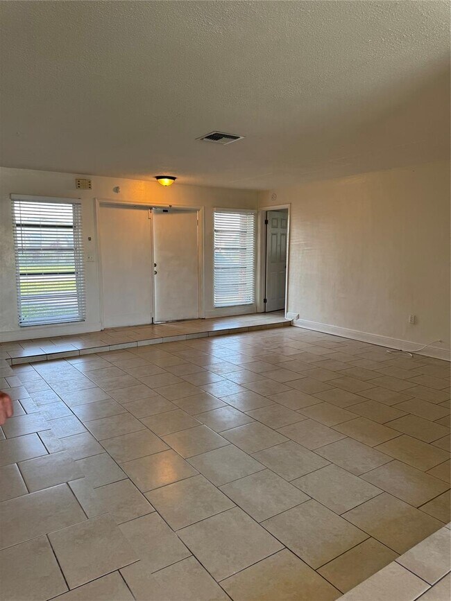 Photo - 2000 NW 91st Way