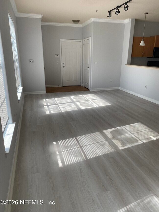 Photo - 8290 Gate Pkwy W Unit 105