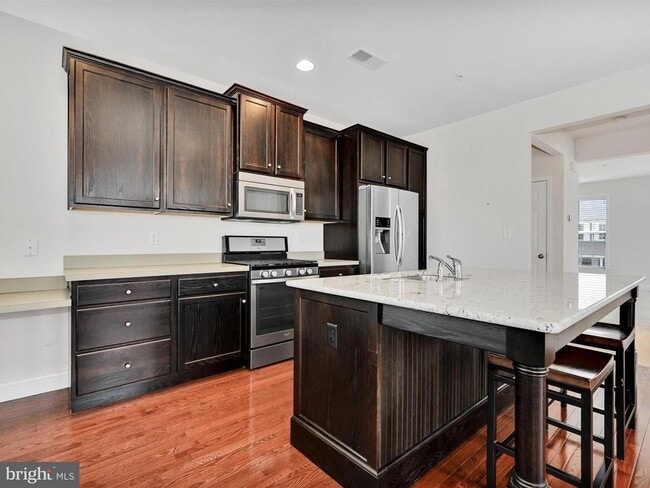 Photo - 147 Putnam Way
