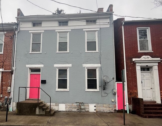 Building Photo - Perfect for college students, but great for others too!