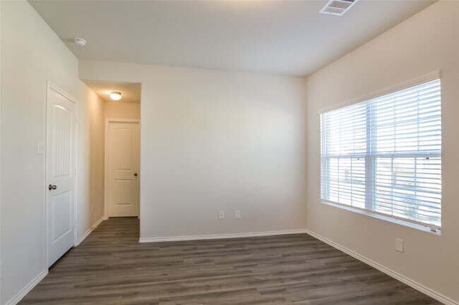 Photo - 8506 Middleton Oaks Cir