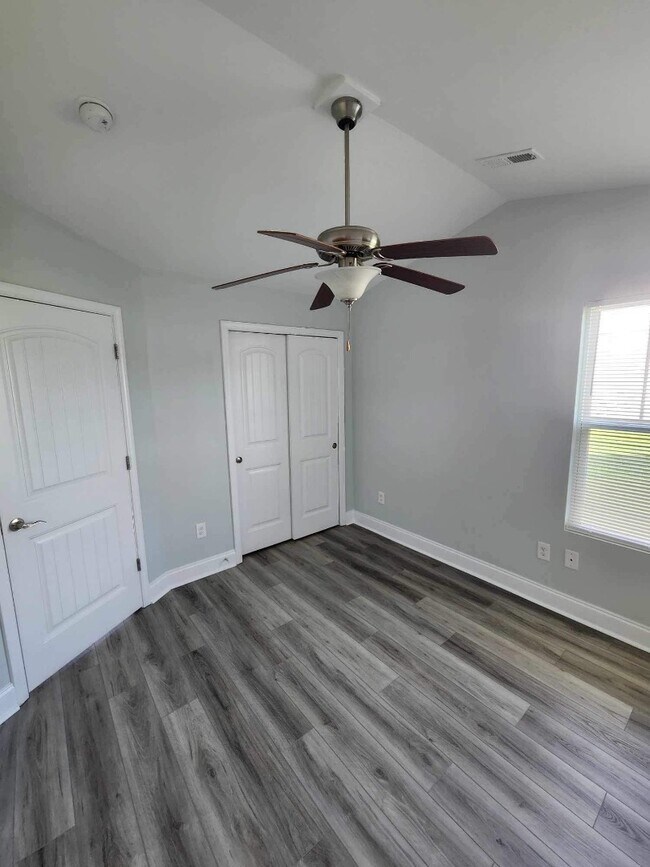 Photo - 609 Forbes Dr