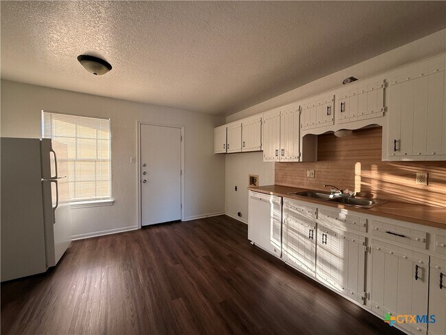 Photo - 4800 Cedarhill Cir Unit A