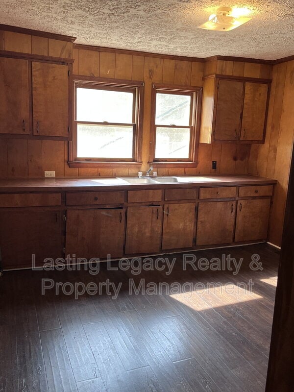 Photo - 438 Crews St