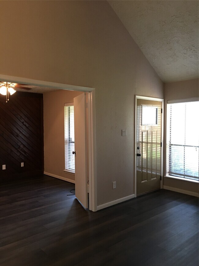 Photo - 3010 Beecave Dr