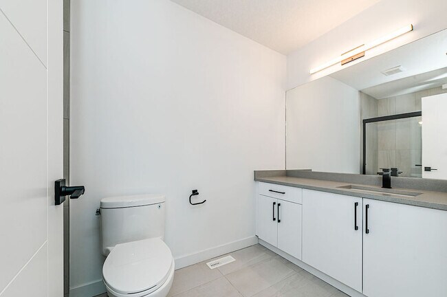 Photo - 10300-10129 129 Ave NW Unit A