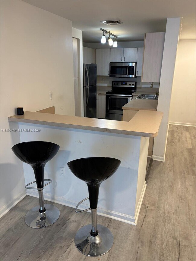 Photo - 185 SE 14th Terrace Unidad 603