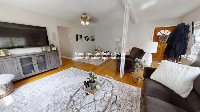 Photo - 111 1st St