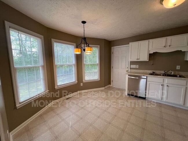 155 Saunders Ct