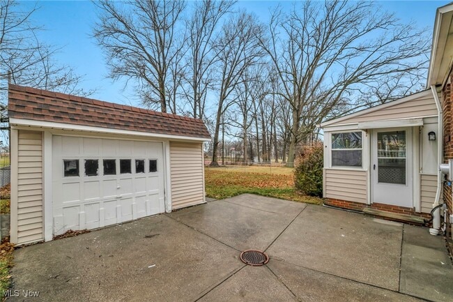 Photo - 766 E 232nd St