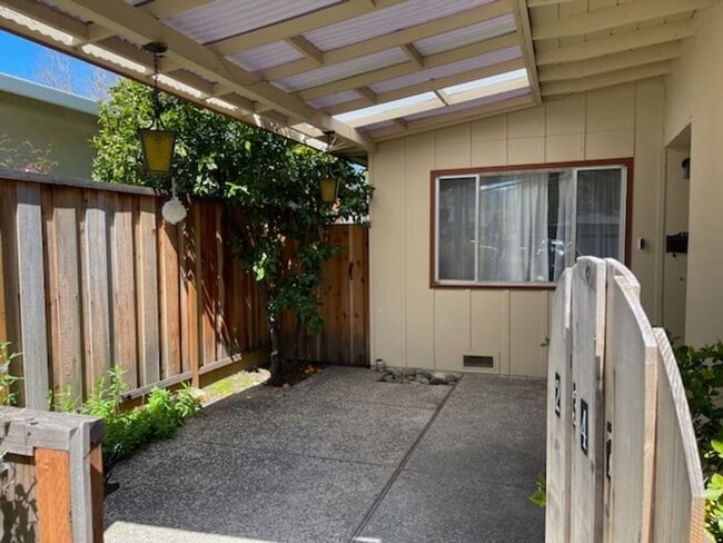 Photo - Lovely 3 Bedroom with spacious yard. Great location!