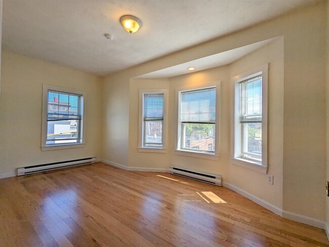 Building Photo - 12 Winter St Unit 7 Rental