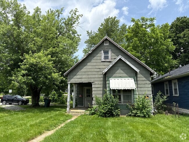 Building Photo - 2300 E Memorial Dr Rental