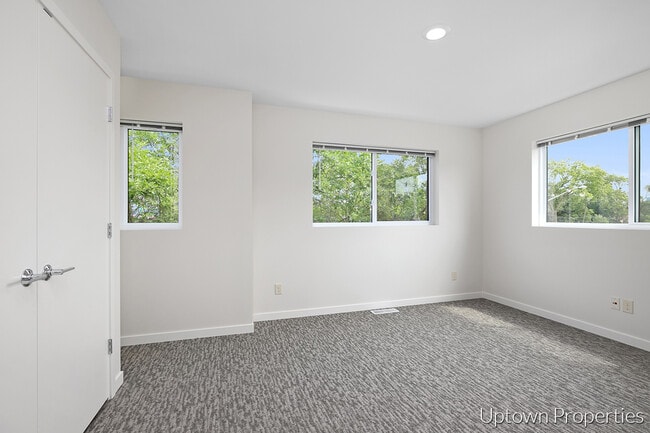 Photo - 810 Fulton St W