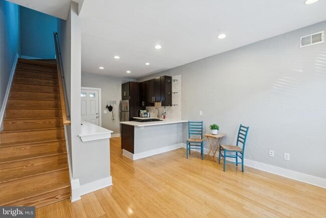 Building Photo - 1702 Carpenter St Rental