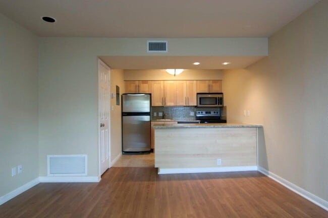 Photo - 7685 Northcross Dr Unit 221