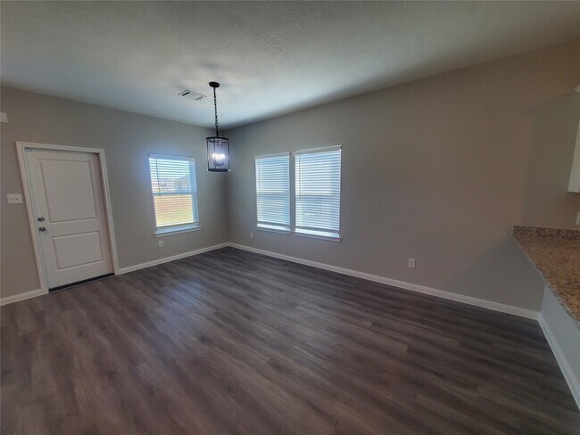 Photo - 1176 Rd 5102