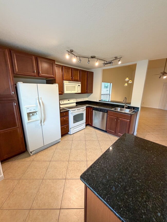 Kitchen - 1001 Burnett St