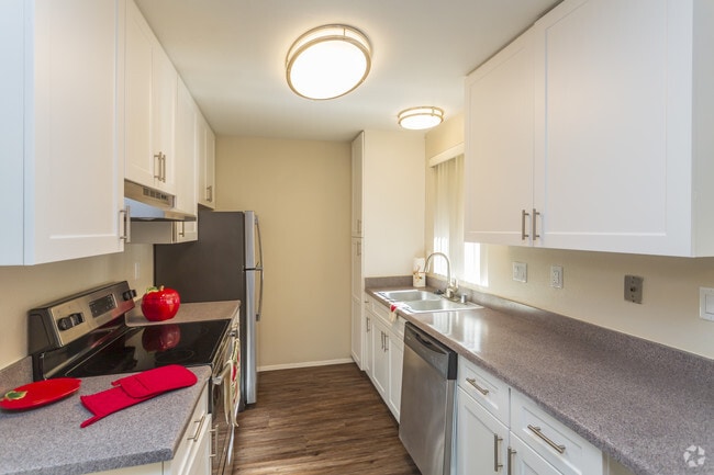 1 BR, 1 BA - 618 SF