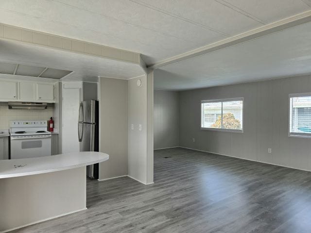 Photo - 4919 1st St W
