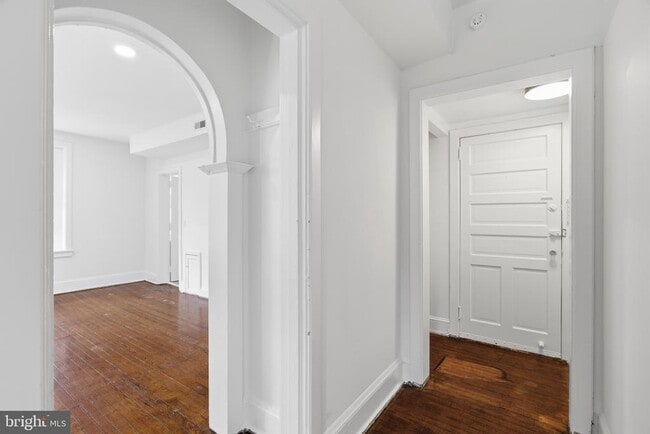 Building Photo - 5939 Drexel Rd Unit FL-2