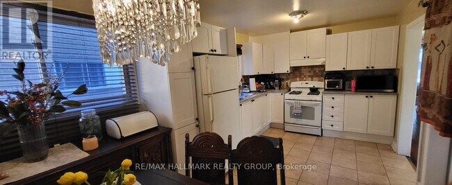 Photo - 605 Donald St