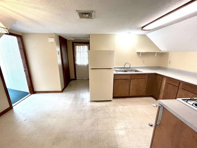 Photo - 147 Chestnut St Unit 3