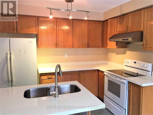 Photo - 141 Nahanni Dr