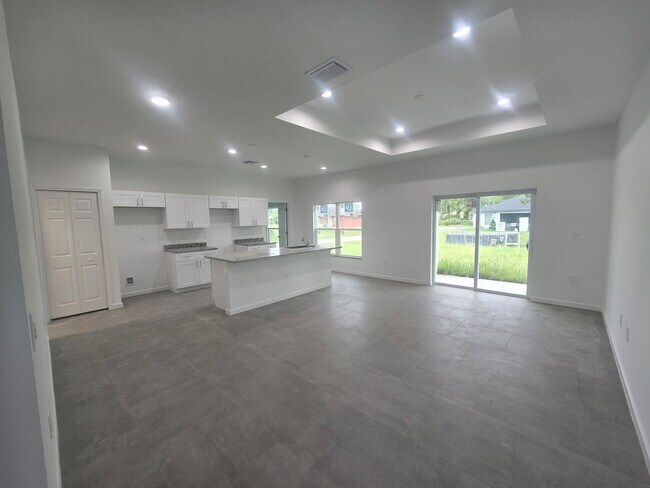 Photo - Large 3 Bedroom, 2 Bath + Den