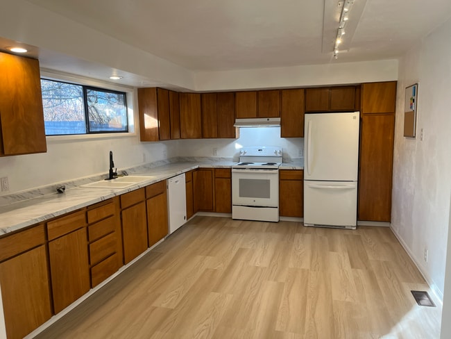 Building Photo - 616 S Harrison St Unit A