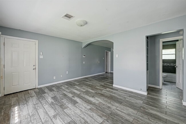 Photo - 4821 Alvin St