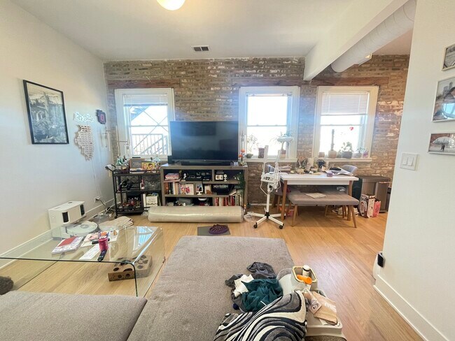 Photo - 1856 W Chicago Ave