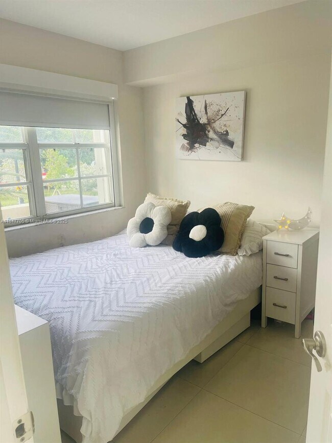 Photo - 2600 Collins Ave Unit 211