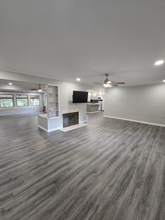 Photo - 420 Downey Pl