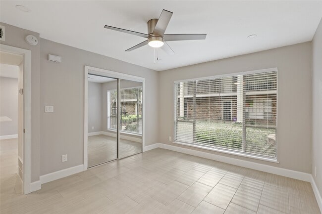 Building Photo - 2201 Fountain View Dr Unit True